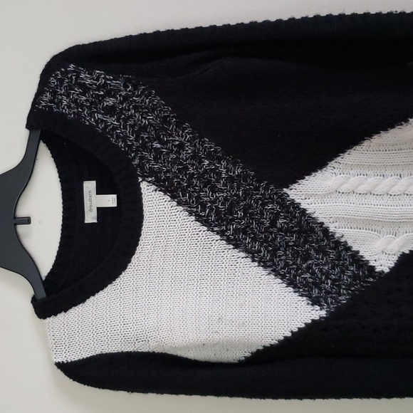 Dressbarn lightweight longline sweater, scoop neck, black white, women's size sm - Picture 2 of 7